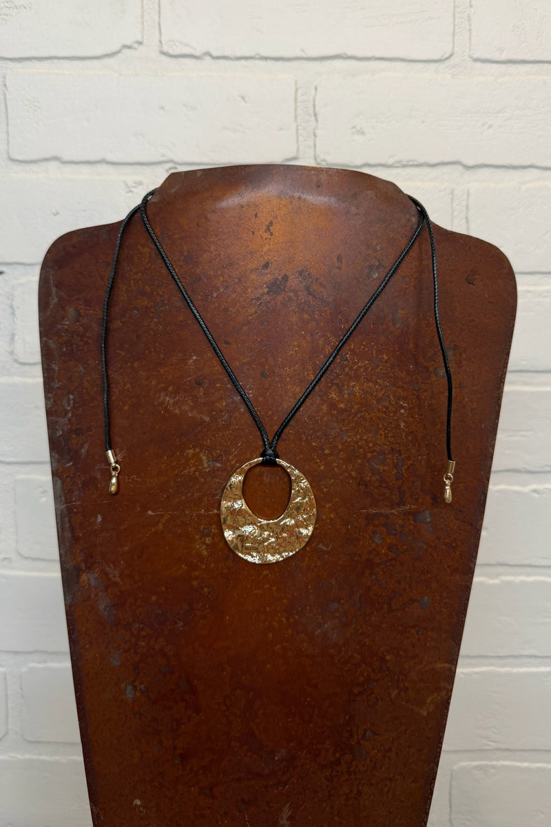 Hammer Oval Cord Pendant Necklace