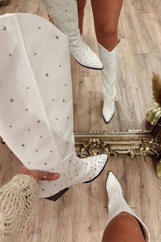 Billini Zoelle White Boots – Trendy and Tipsy